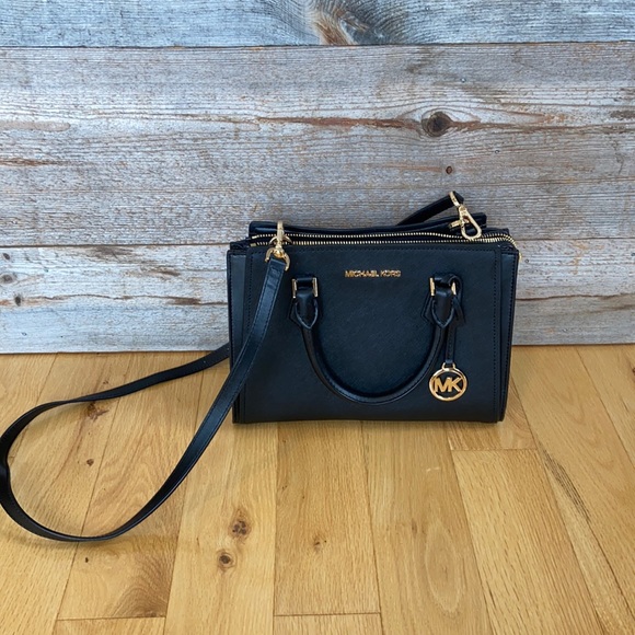 Michael Kors Handbags - Michael Kors bag